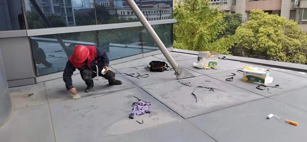幕墙漏水维修